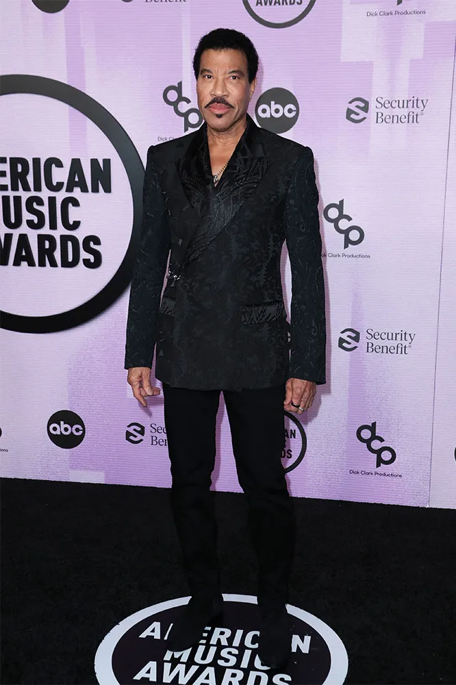 Lionel Richie Says Sex is Down to a Fierce 15 Minutes 40 Years After Writing 'All Night Long'