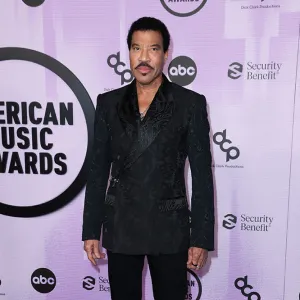Lionel Richie Says Sex is Down to a Fierce 15 Minutes 40 Years After Writing 'All Night Long'