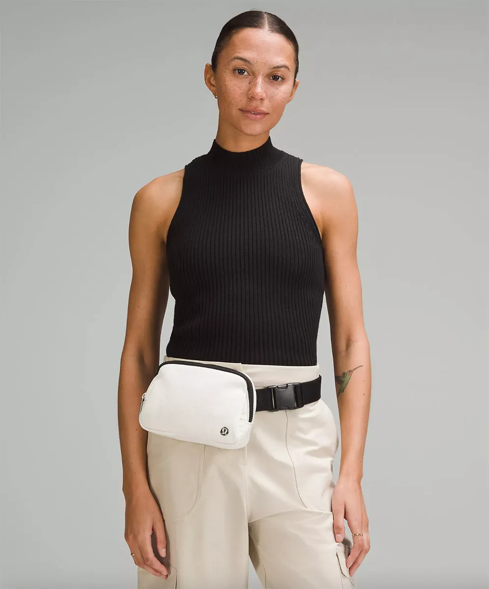 lululemon-belt-bag-natural-black