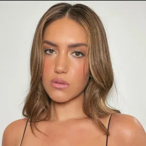 Tinx's $149 Secret to Her Sunkissed Highlights at the 2023 Oscars