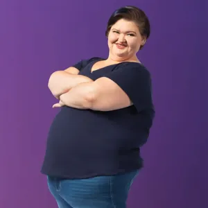 ‘1000-Lb. Sisters’ Star Amy Slaton’s Weight Loss Transformation From Season 1 to Now navy blue shirt
