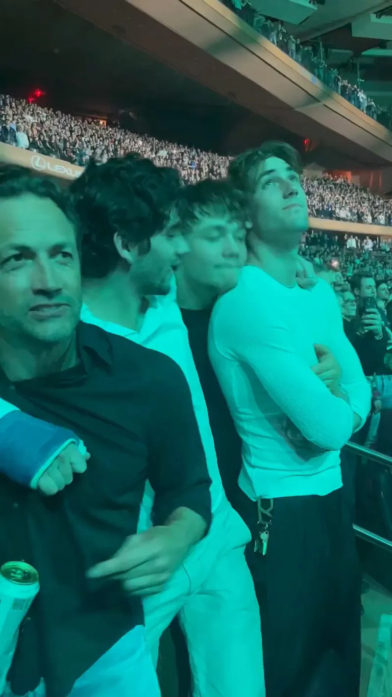 Amy Robach's Daughters Join Andrew Shue and His Sons for a Bruce Springsteen Concert After T.J. Holmes Affair - 526