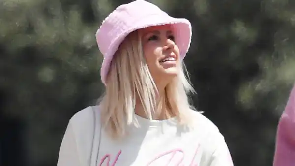 Ariana Madix Pokes Fun at Raquel Leviss and Tom Sandoval Affair in Comedy Central Interview 012