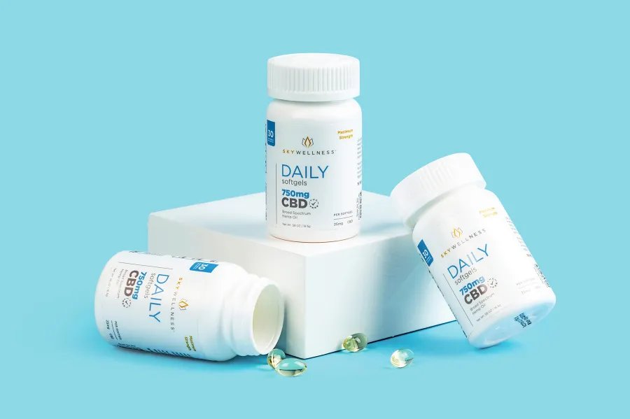 Buzzzz-o-Meter: Lukas Gage’s Go-To Facial Treatment, Kris Jenner’s Favorite Vodka and More of What Hollywood Is Buzzing About