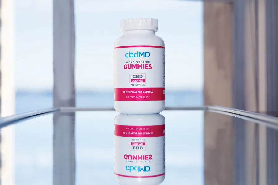 Buzzzz-o-Meter: Lukas Gage’s Go-To Facial Treatment, Kris Jenner’s Favorite Vodka and More of What Hollywood Is Buzzing About