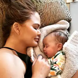 Chrissy Teigen Embraces Lifetime Scars and Body Imperfections While Sitting Nude in the Bath With Daughter Esti 2