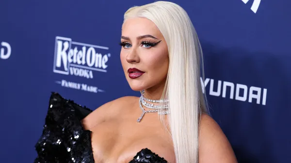 Christina Aguilera Wears Vagina Nails