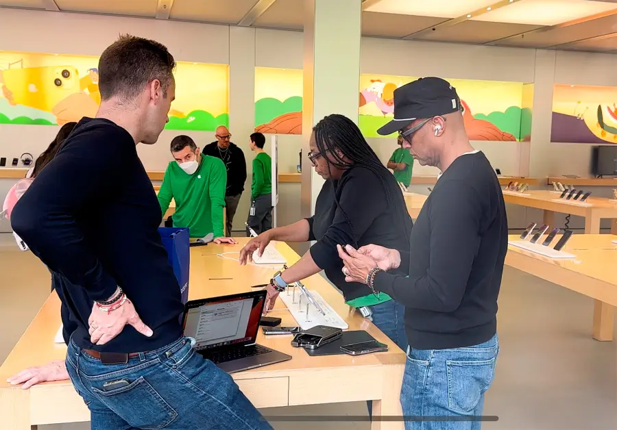 Don Lemon Keeps Low Profile in NYC After Dramatic CNN Exit 6