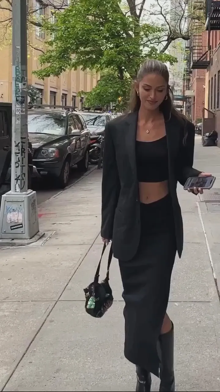 Gigi Paris Unfollows Boyfriend Glen Powell and Sparks Split Speculation Shares Cryptic Instagram Message 436