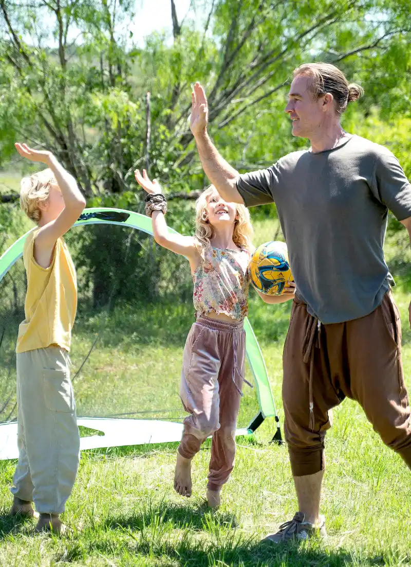 James Van Der Beek Plays with His Kids for Quaker Chewy Champaign