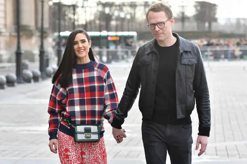 Jennifer Connelly Poses Daughter and Paul Bettany on Jumbotron