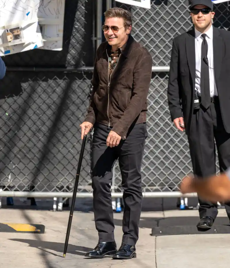 Jeremy Renner Hot Pics