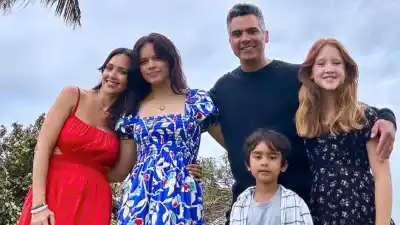 Jessica Alba Shares Rare Family Photo With Husband Cash Warren and All 3 Kids: 'My Mains'