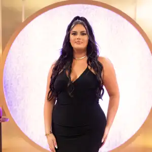 Love Is Blinds Alexa Is Tired of Being Asked If Shes Pregnant