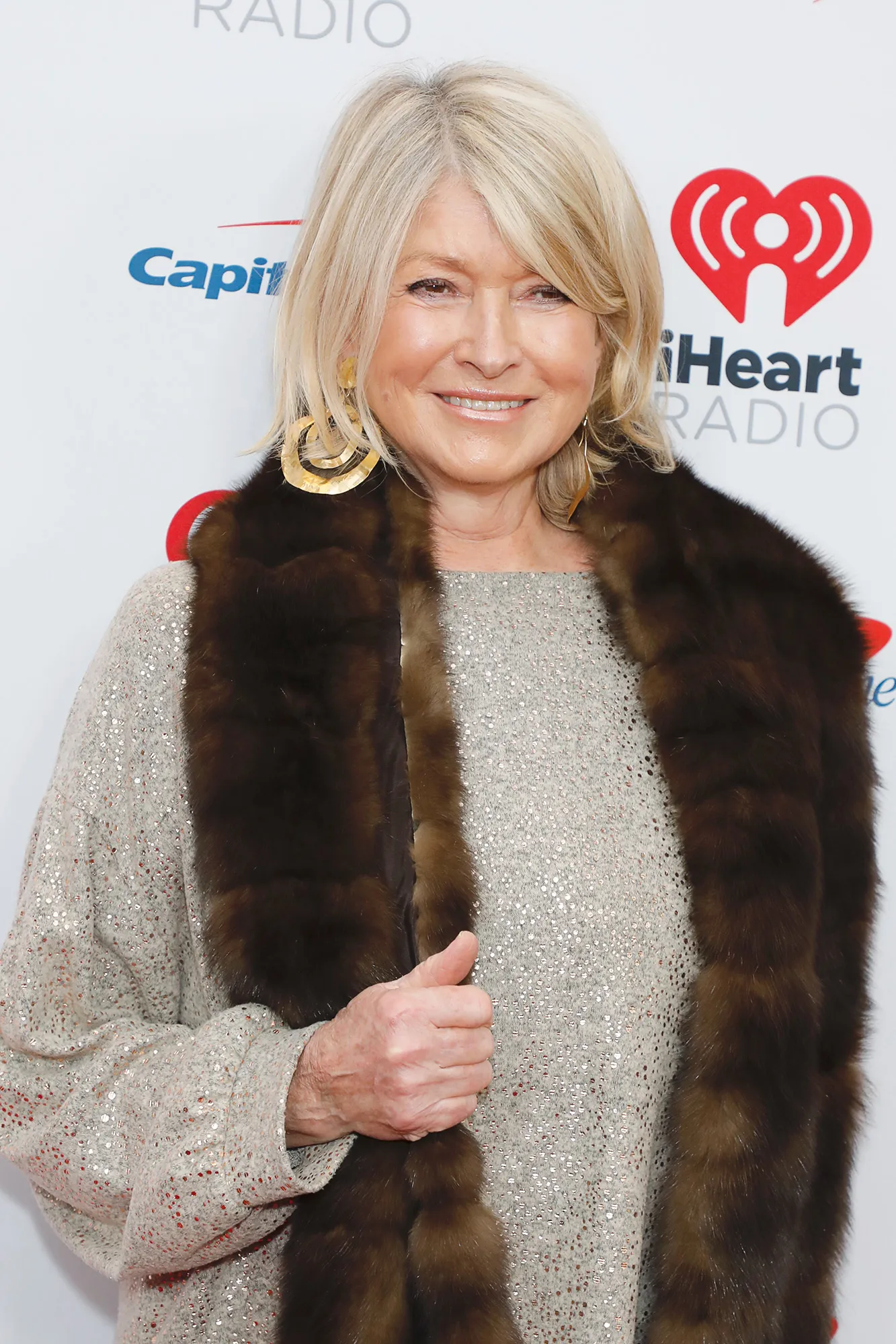 Martha Stewart Shows Off Bob With Sultry Selfy - 807