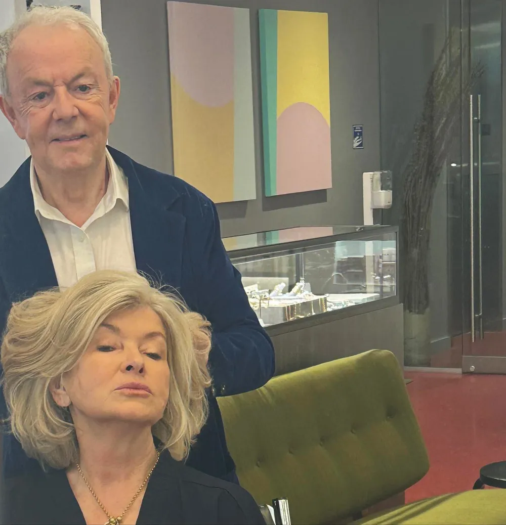 Martha Stewart Shows Off Bob With Sultry Selfy - 808