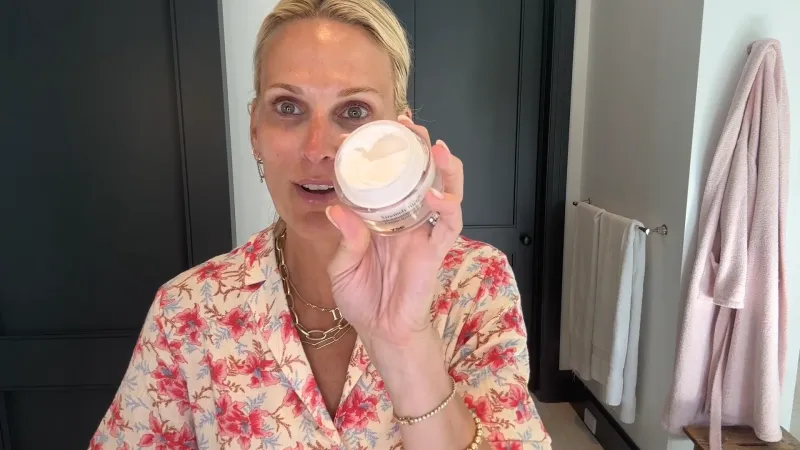 Molly Sims Shows Us Her Beauty Sleep Routine