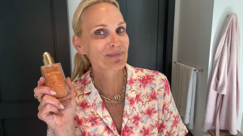 Molly Sims Shows Us Her Beauty Sleep Routine