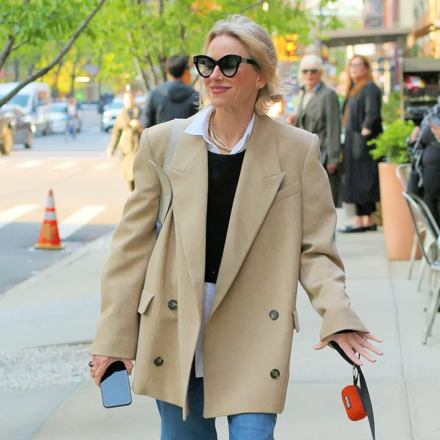 Noami Watts Sparks Engagement Rumors With Boyfriend Billy Crudup After Being Spotted Wearing a Diamond Ring 455