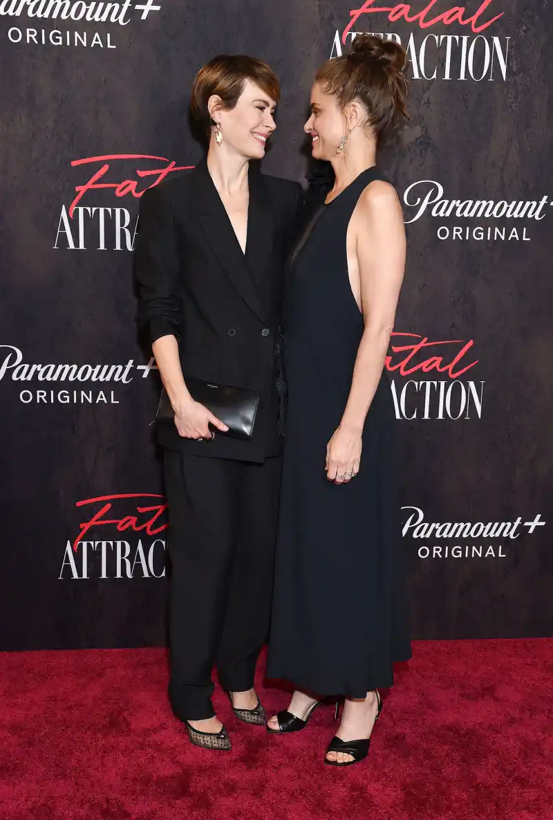 Sarah Paulson and Amanda Peet Hot Pics