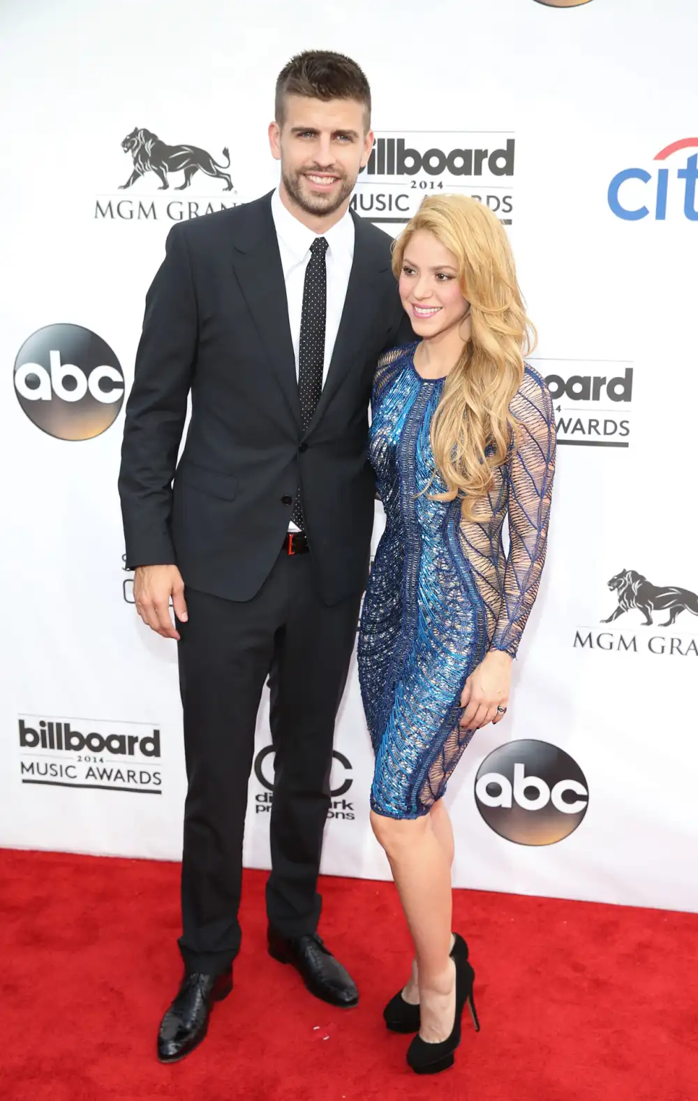 Shakira Announces She's Leaving Spain With Kids Following Gerard Piqu&eacute; Split