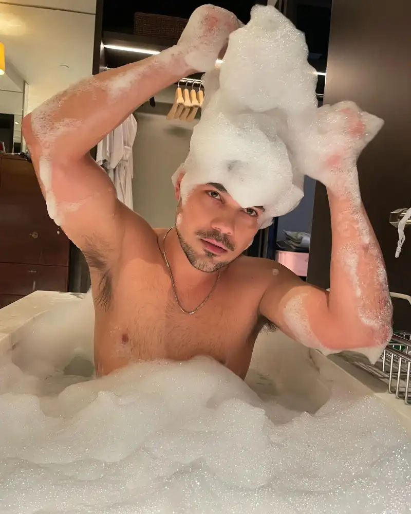 Taylor Lautner They Take Bubble Baths Just Like Us