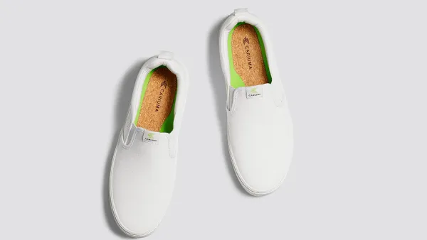 cariuma-canvas-slip-on