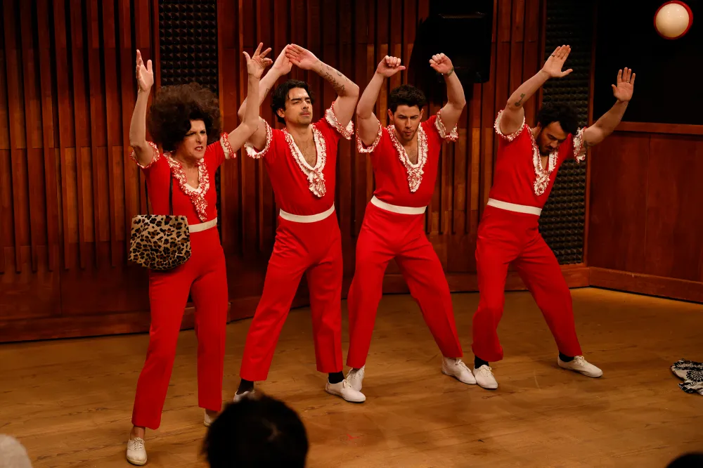 Jonas Brothers Learn Choreography From Molly Shannon on &lsquo;Saturday Night Live&rsquo; &mdash; In Matching Unitards