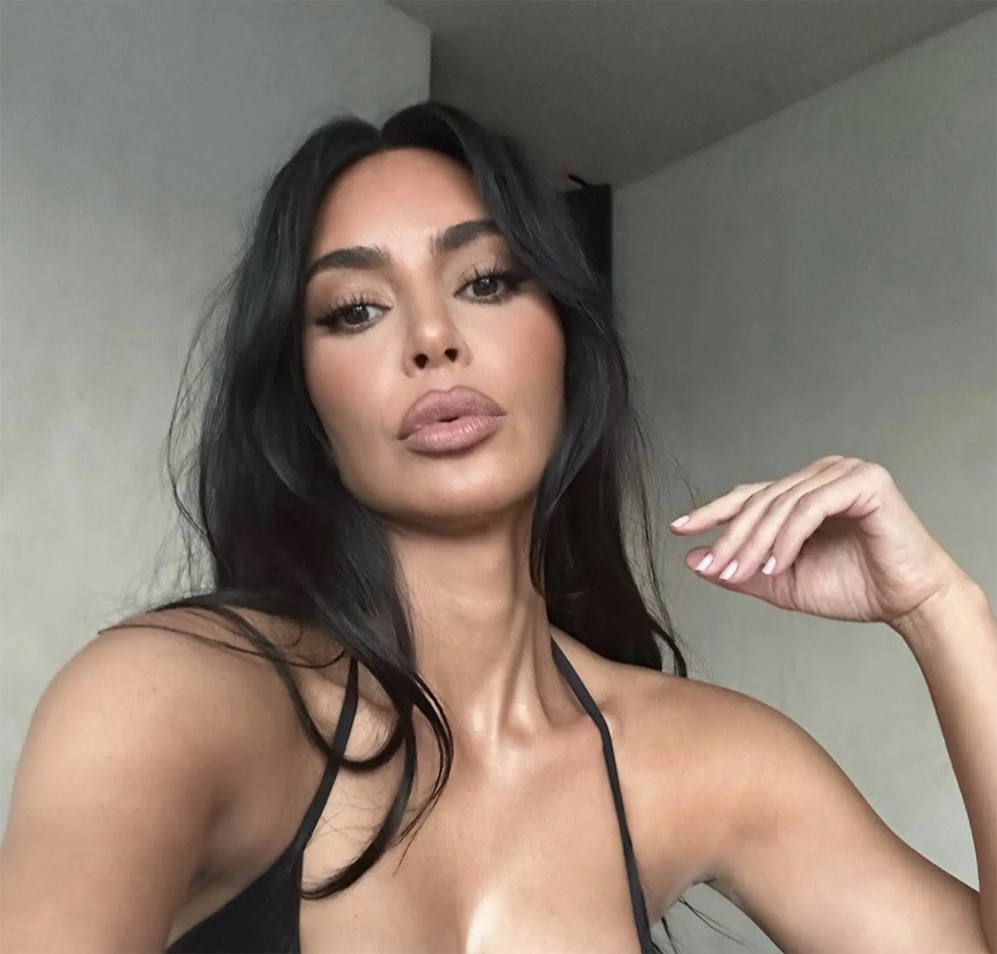 kim-kardashian-adidas-cushioned-socks