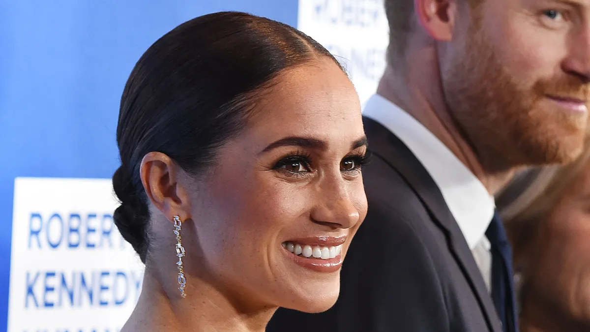 meghan-markle-adidas-stan-smith-sneaker