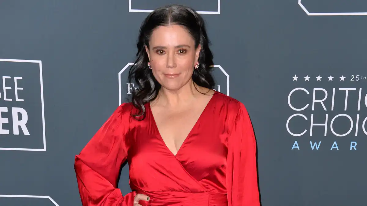 Alex Borstein Reveals Why She Still Wears Wedding Ring After Jackson Douglas Divorce: It 'This Didn't Hurt Me'