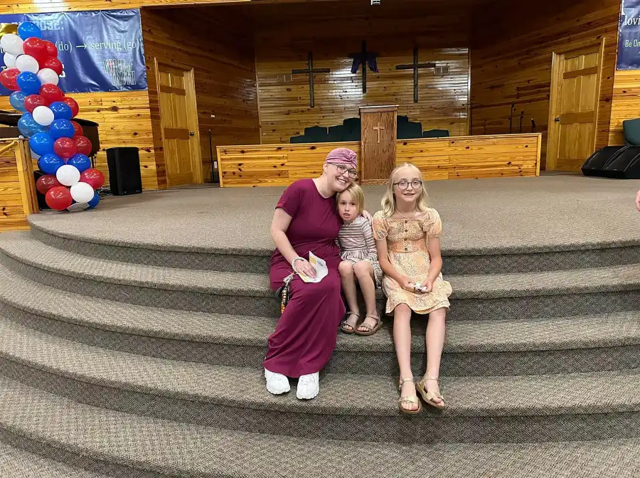 Anna Cardwell Attends Daughter Kaitlyn Elementary School Graduation Amid Cancer Battle