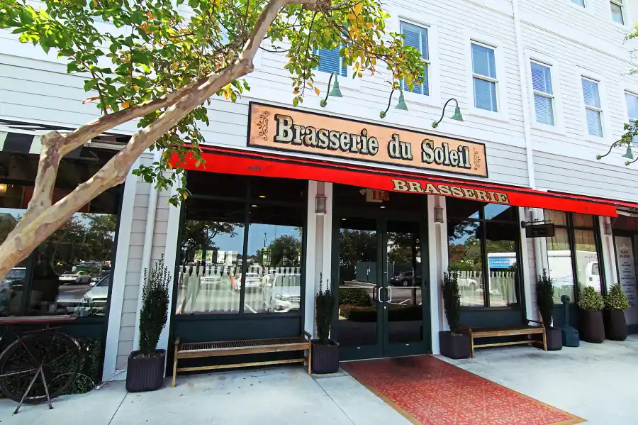 Buzzzz-o-Meter: Joshua Jackson and Jodie Turner-Smith's Favorite Date Night Hotspot, Drew Barrymore's Go-To Spices and More