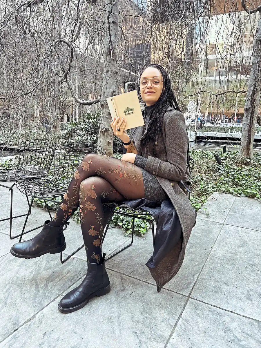 -Dead-Ringers--Star-Britne-Oldford--Inside-a-Day-in-My-Life- -214