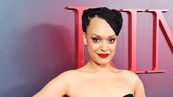 -Dead-Ringers--Star-Britne-Oldford--Inside-a-Day-in-My-Life- -215