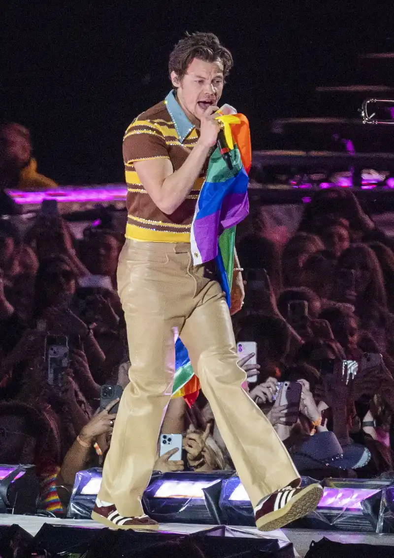 Harry Styles Hot Pics