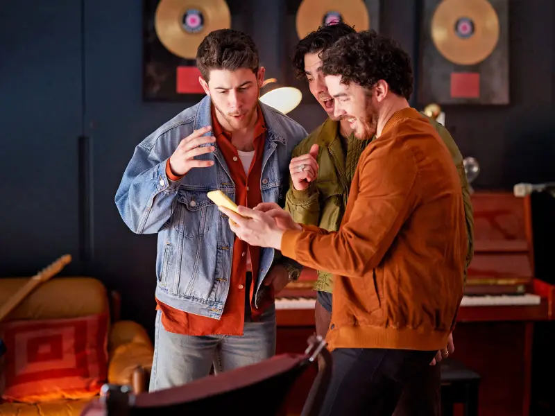 Hot Pics Candy Crush Saga and Jonas Brothers team up