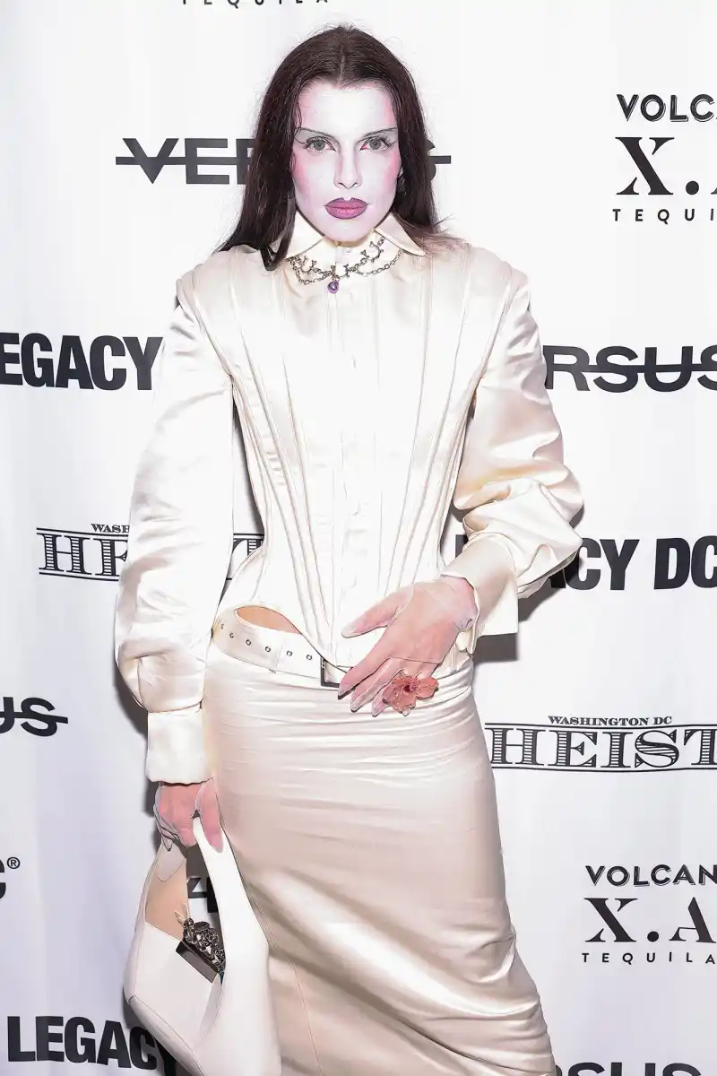 Hotpics 087 - Julia Fox