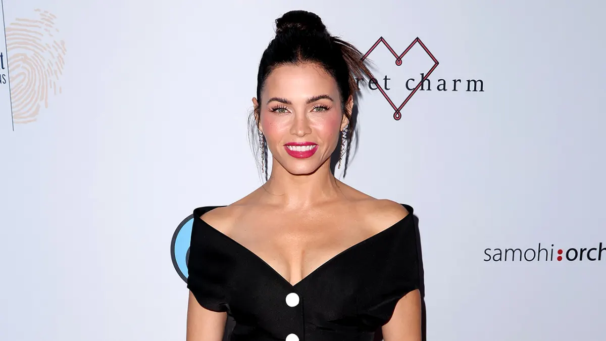Jenna Dewan Shows Off Bikini Body in High-Waisted Two Piece: Photo / Feature