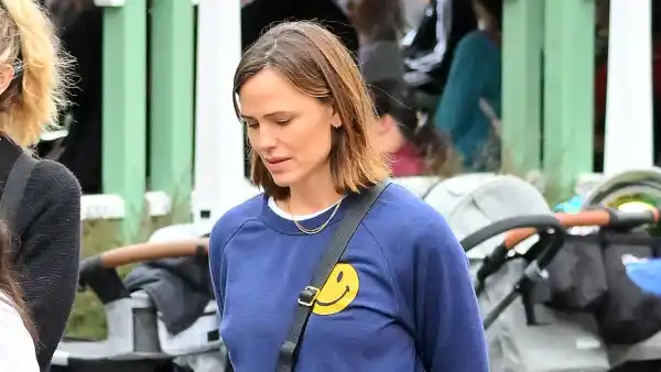 Jennifer-Garner-takes-Seraphina-and-Jennifer-Lopez-s-daughter-Emme-out-to-the-happiest-place-on-earth--Disneyland-165