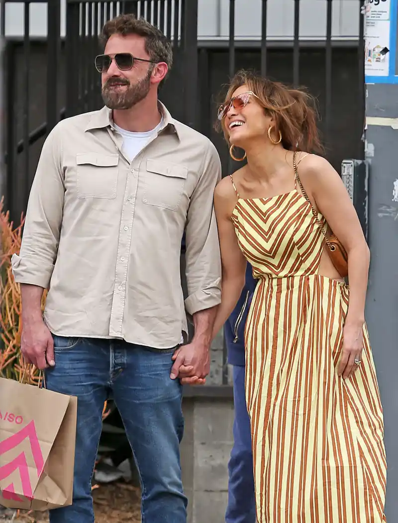 Jennifer Lopez and Ben Affleck Share a Sweet Kiss While on Los Angeles Shopping Date: Photo