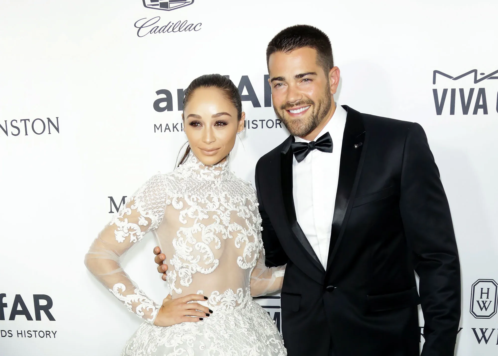 Jesse-Metcalfe-Engaged-to-Longtime-Girlfriend-Cara-Santana-—-See-Her-Gorgeous-Ring-Jesse-Metcalfe-Carla-Santana-2016-gala