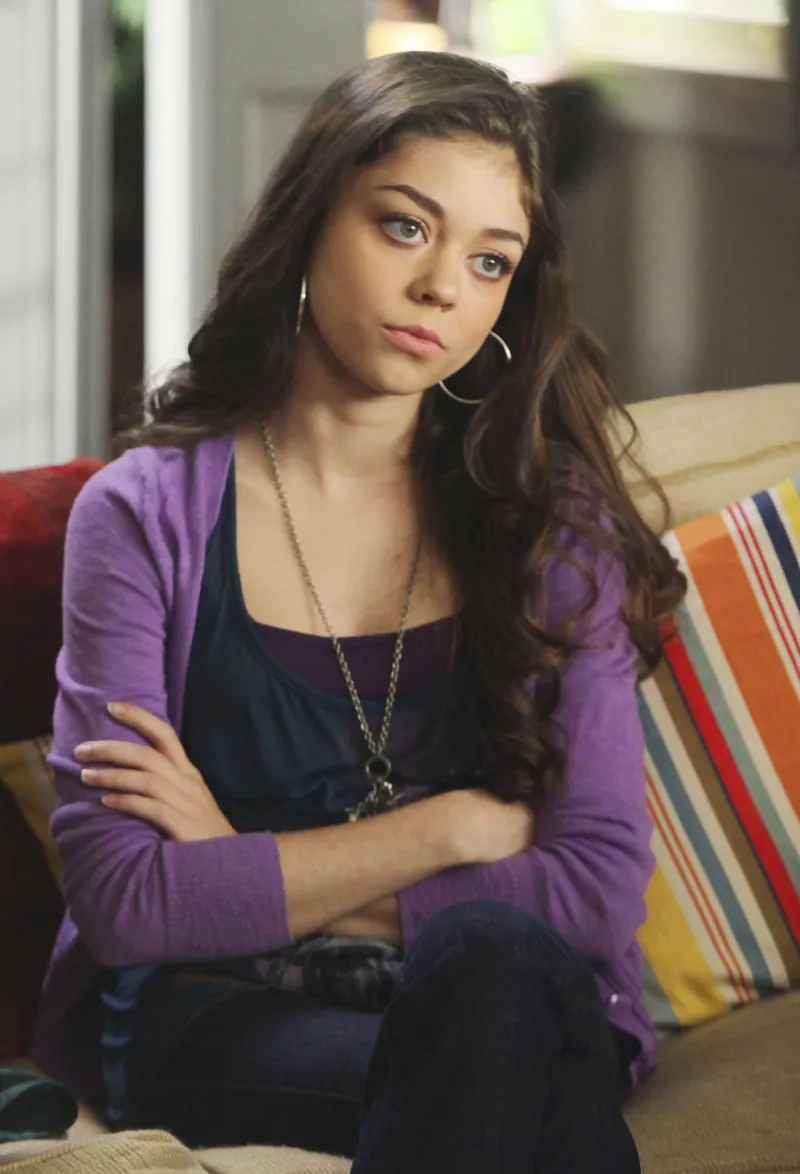 Jesse Tyler Ferguson Reveals Which Modern Family Costar Is on Speed Dial for Parenting Advice Sarah Hyland