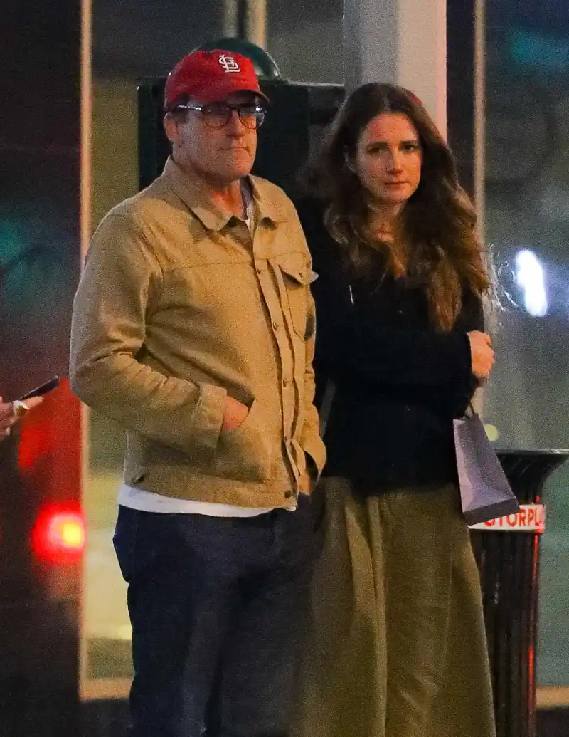 Jon-Hamm-and-Fiancee-Anna-Osceola-Have-Romantic-Date-Night-at-Cipraini-in-New-York-City--Photo-430