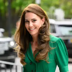 Kate Middleton Explains Why Shes Not Allowed to Sign Autographs