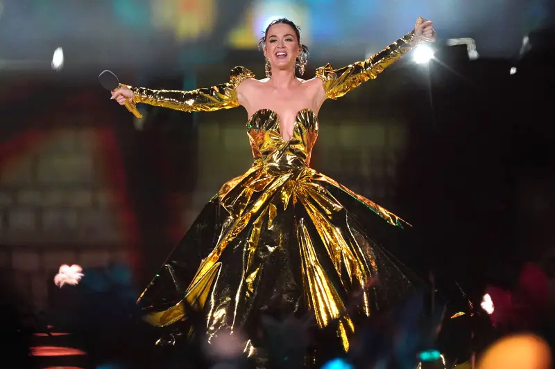 Katy Perry Comments About Meghan Markle Wedding Dress Resurface 2