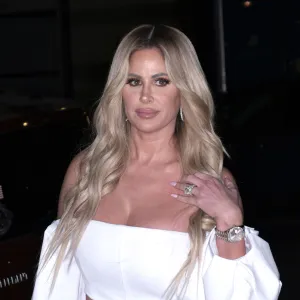 Kim Zolciak-Biermann Wears Wedding Ring Amid Messy Split From Kroy Biermann