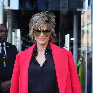 Lisa Rinna-s Signature Haircut Was Inspired by a Breakup