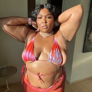 Lizzo Is Ready for Bikini Season, Poses in Pink Swimsuit Over Memorial Day Weekend: Photo
