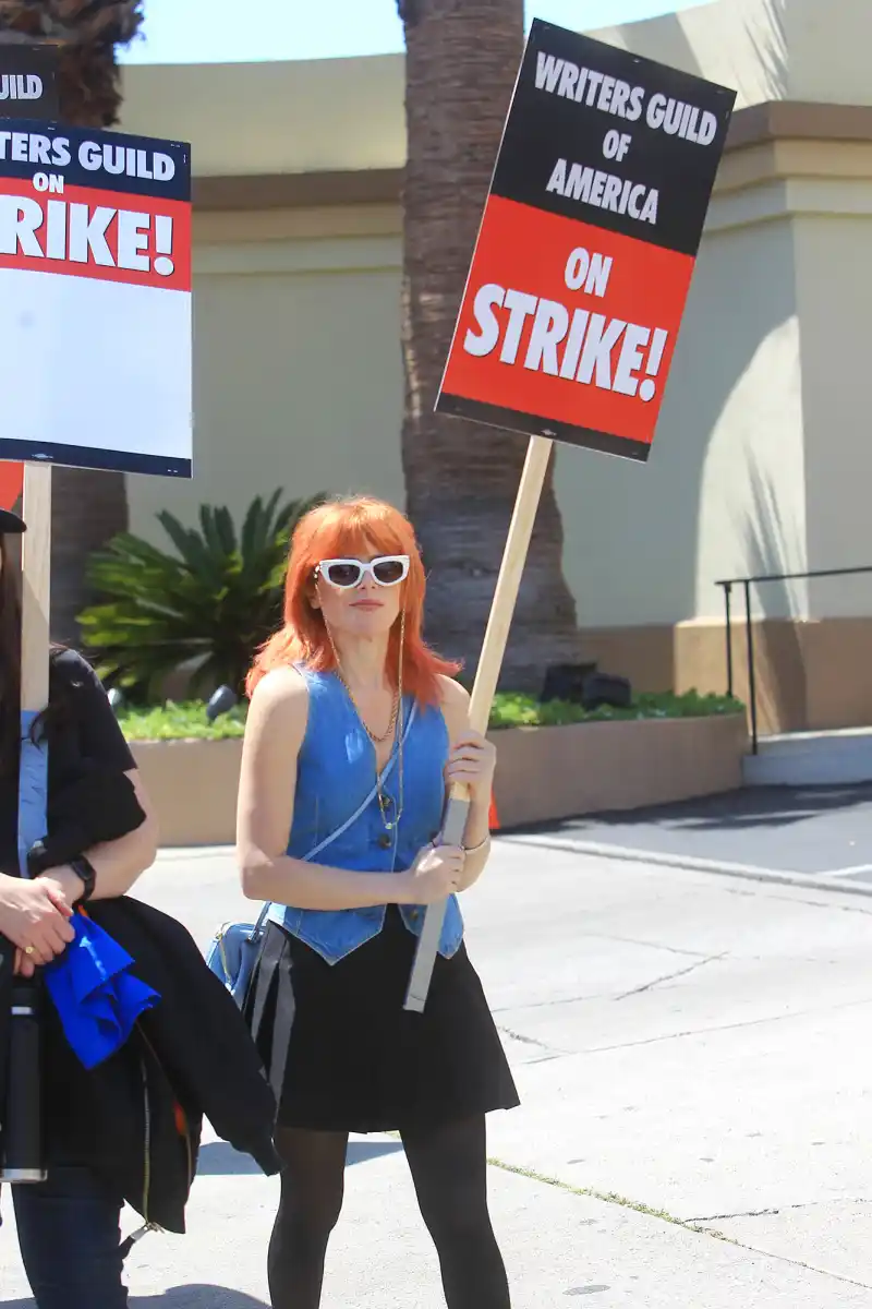 Natasha Lyonne Hot Pics